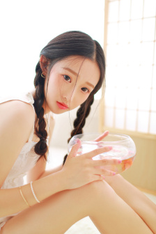 《年轻女教师1》在线播放